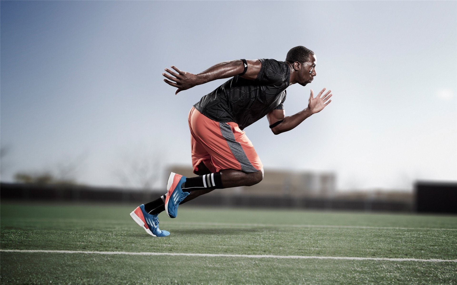 世界杯备战：荷兰主帅试验三中卫体系 范戴克成为整条防线组织核心